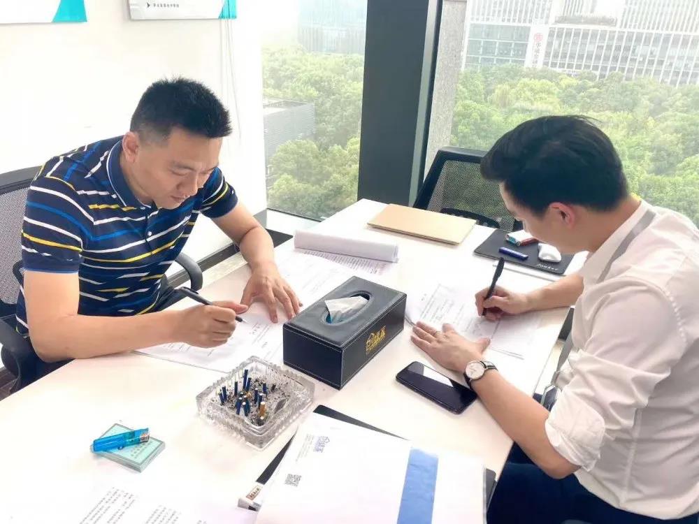 熱烈祝賀陳總簽約創(chuàng)綠家江蘇省鹽城市區(qū)級(jí)代理！