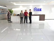 熱烈祝賀何總簽約創(chuàng)綠家上海市區(qū)級代理！