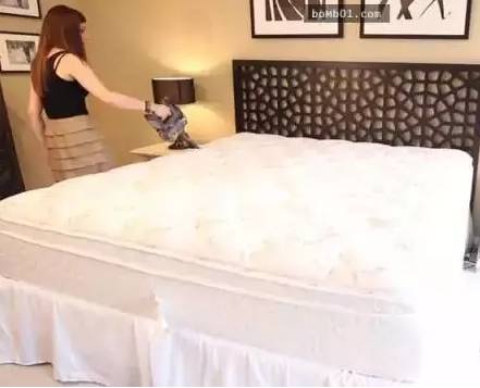南京美女睡了10年的床墊，掀開后把全家人都嚇傻了……